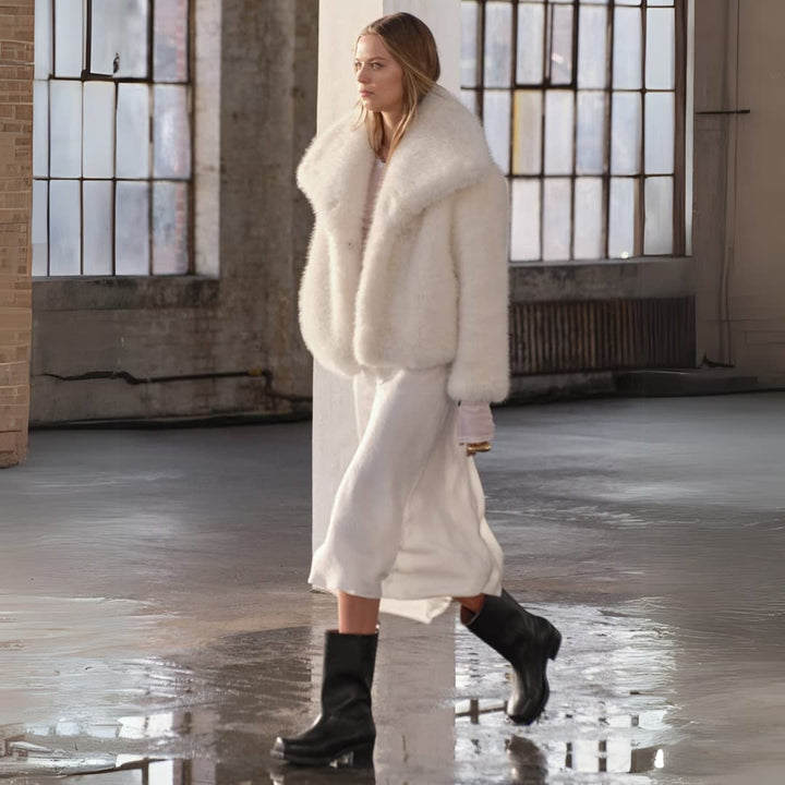 Mara | Flauschiger Mantel für Damen