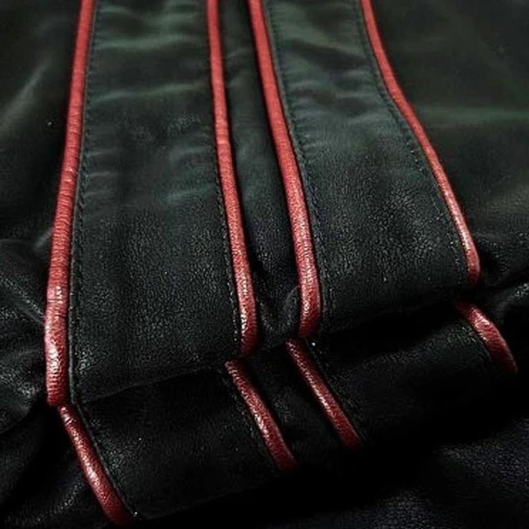 Herren-Zip-Jacke mit gesteppten Ärmeln und Kontraststreifen