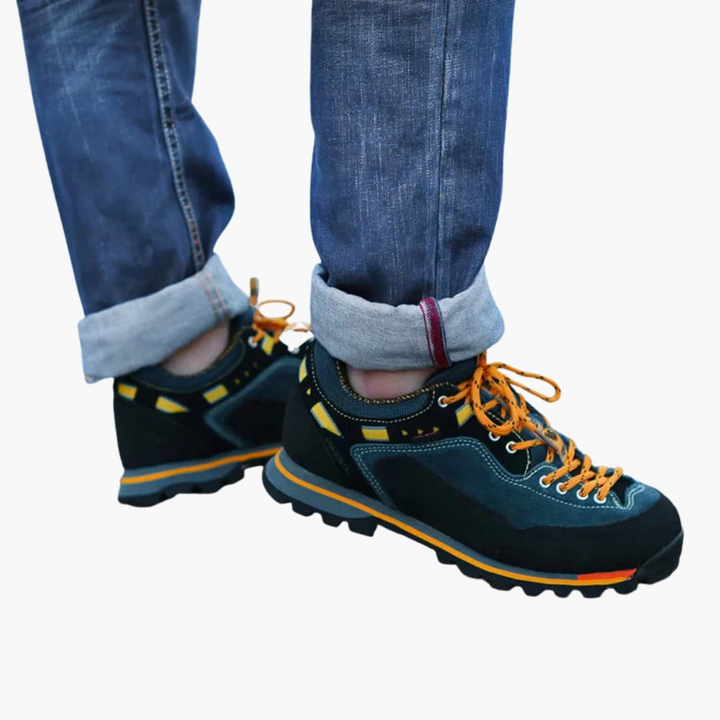 Herren-Wanderschuhe mit Schnürverschluss und strukturierter Außensohle