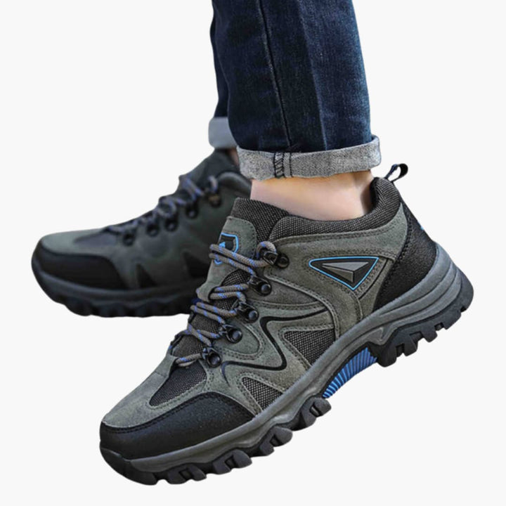 Herren-Wanderschuhe mit Schnürverschluss und strukturierter Außensohle