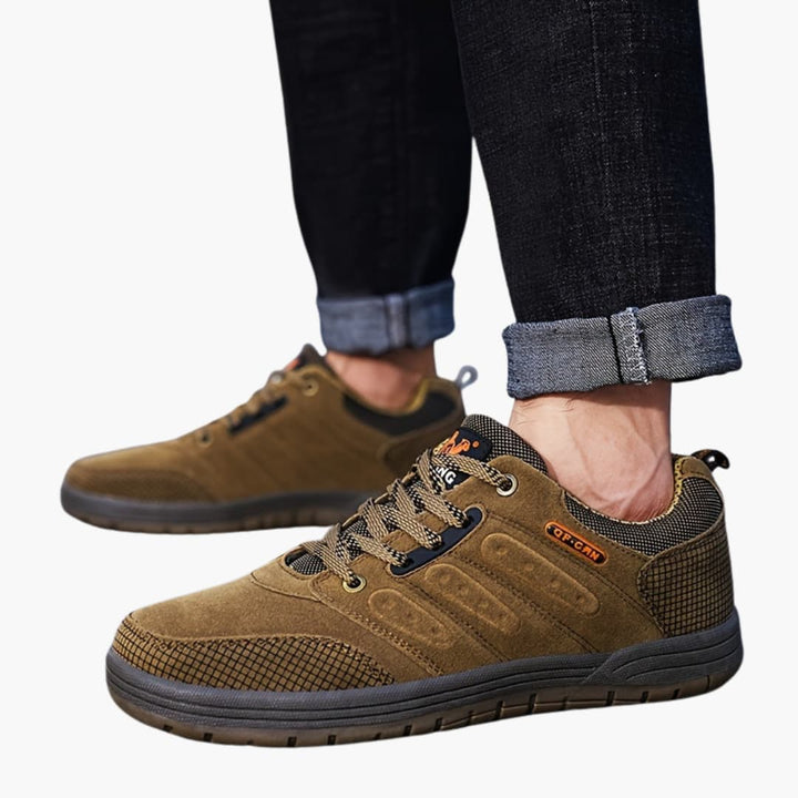 Herren-Wanderschuhe mit Schnürverschluss und strukturierter Außensohle
