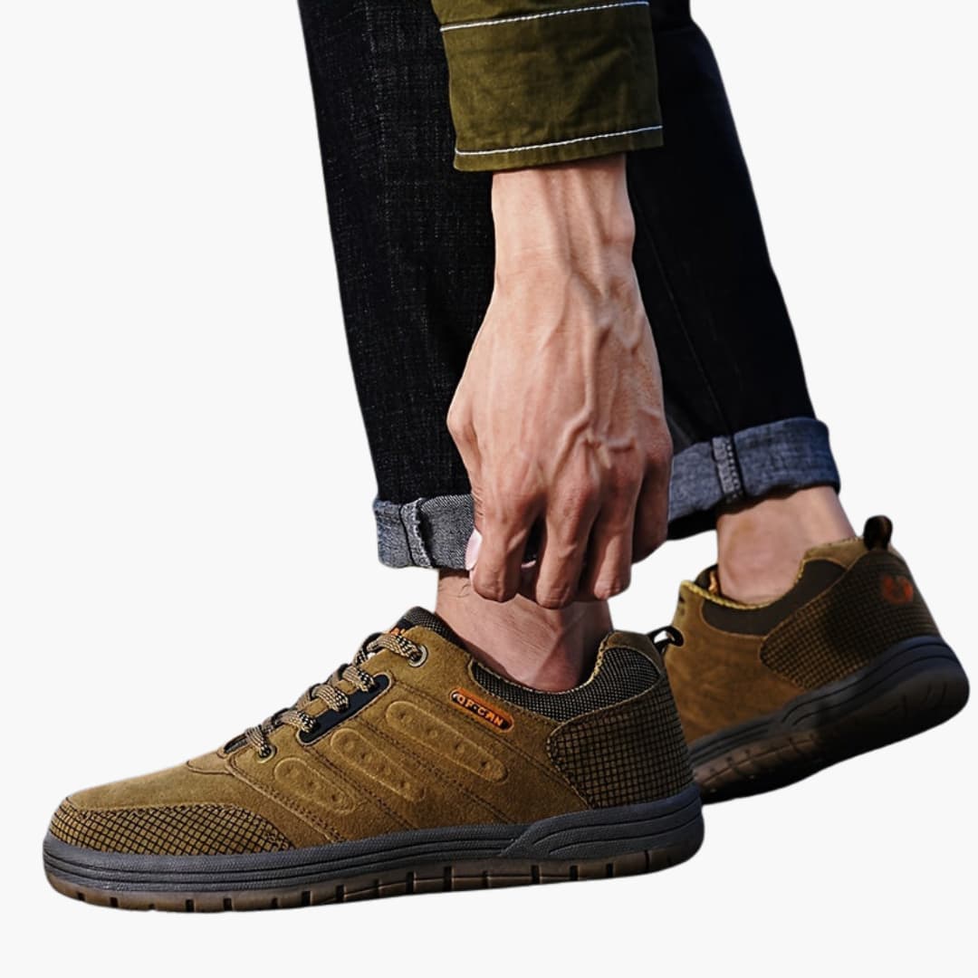 Herren-Wanderschuhe mit Schnürverschluss und strukturierter Außensohle