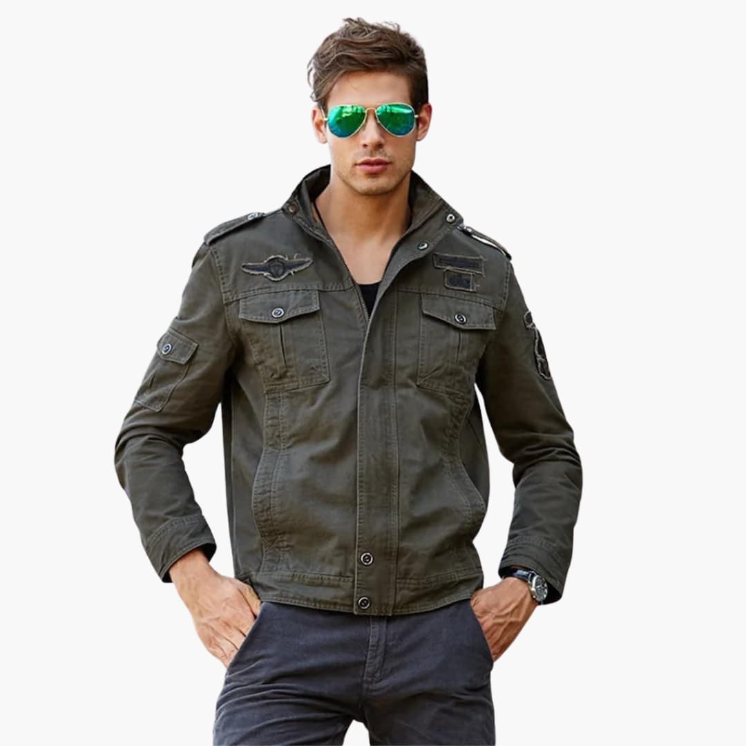 Herrenjacke mit Stehkragen und mehreren Taschen