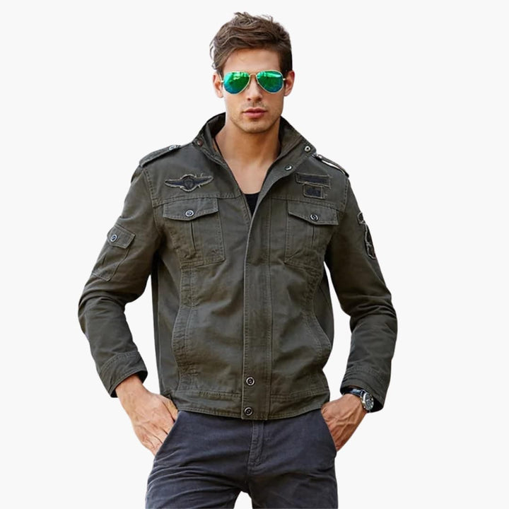 Herrenjacke mit Stehkragen und mehreren Taschen