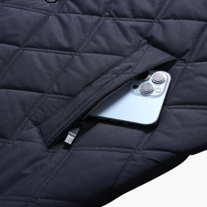 Herrliche gesteppte Jacke mit Druckknopfverschluss und Kentkragen
