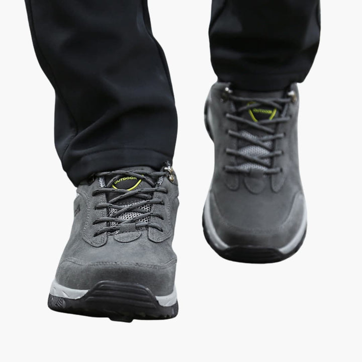 Wanderschuhe für Herren mit Schnürverschluss und strukturierter Außensohle